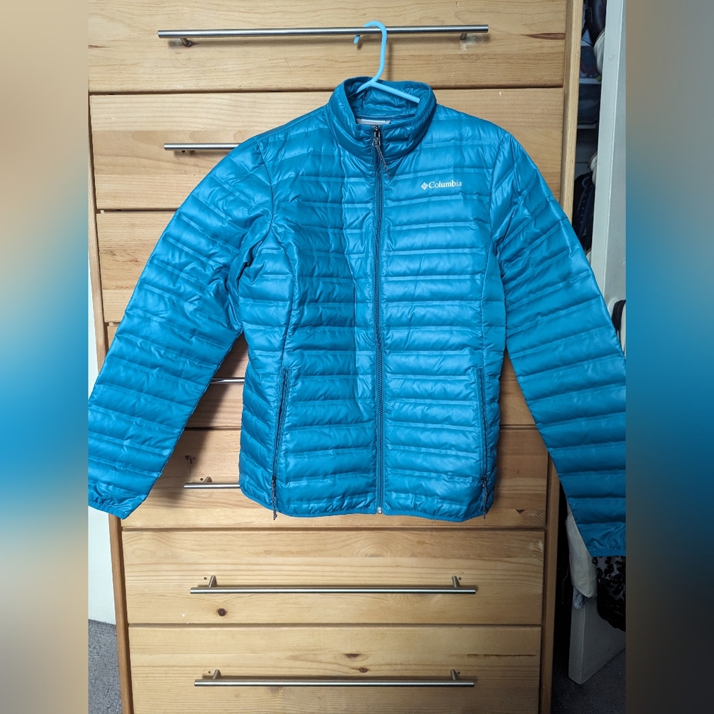Columbia sports light puff jacket. Women's large.